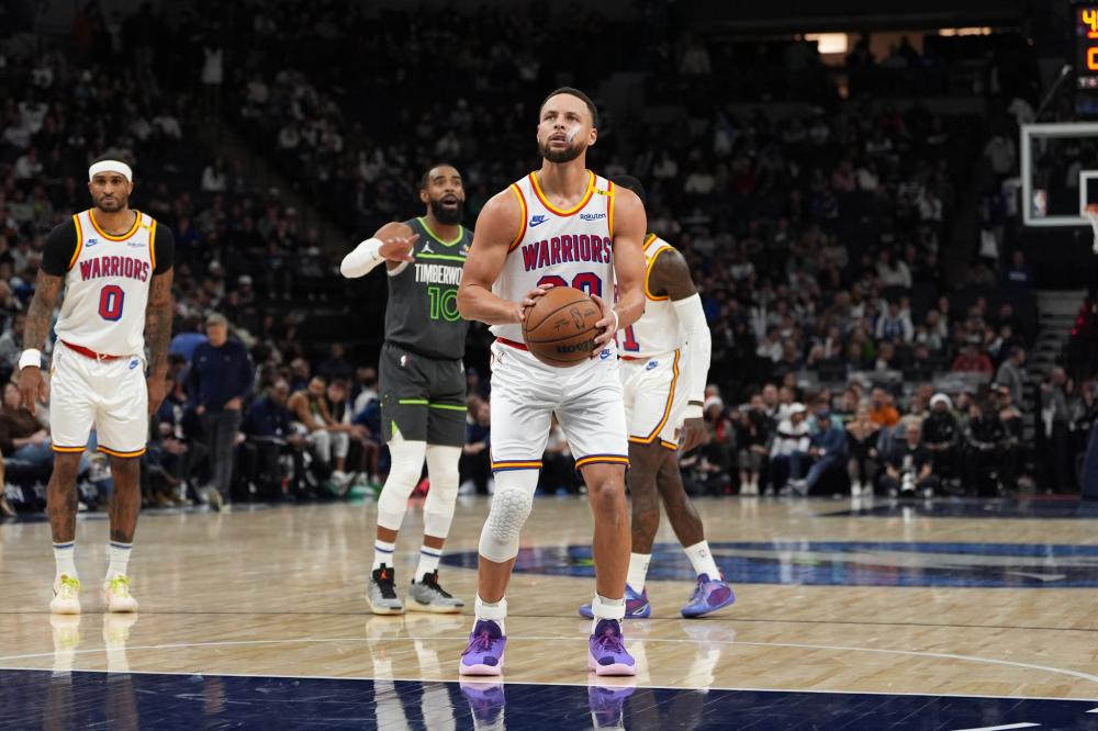 边路传中前 边路传中前