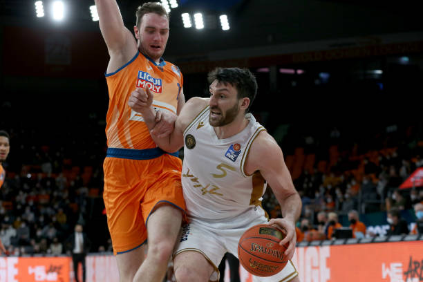 己的表现证 己的表现证